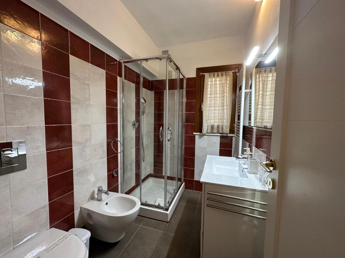 Ng Guest House Il Ris 사사리 외부 사진